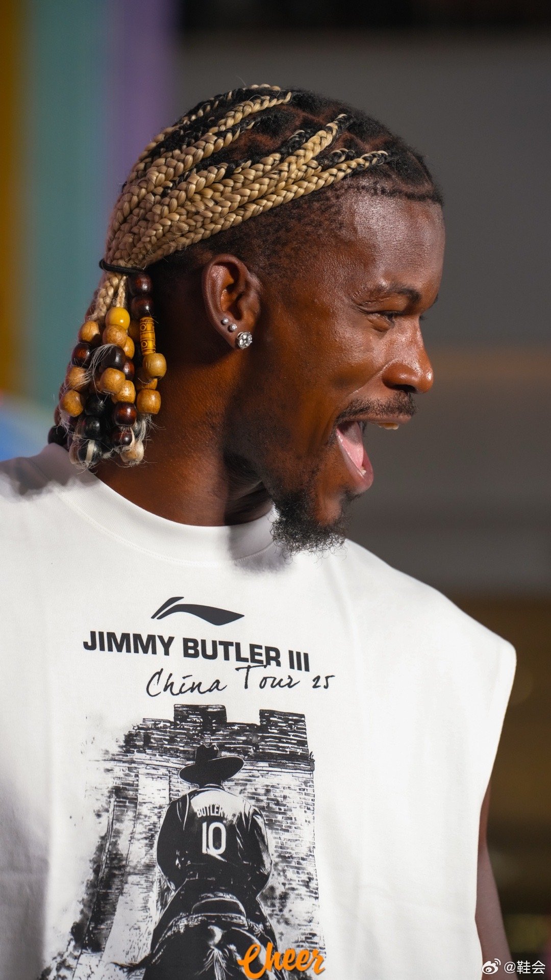 亚博-巴特勒回归赛场，连败首场状态亮眼，独行侠观众沸腾！的简单介绍