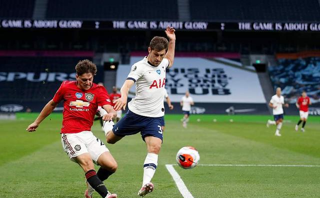 亚博体育-詹姆斯关键节点比分优势明显，曼联带队取胜！的简单介绍